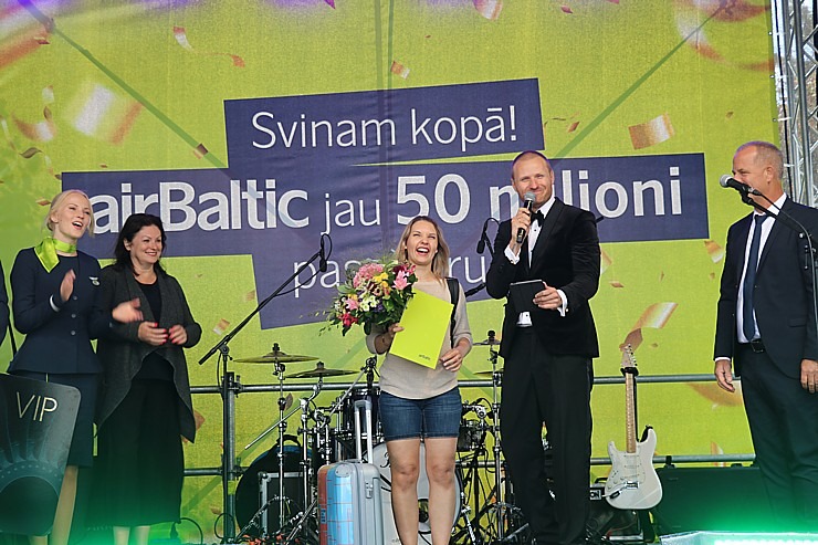 «airBaltic» lidostā «Rīga» svinīgi sagaida lidsabiedrības 50 000 000 pasazieri 322806