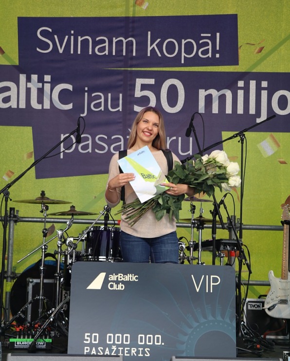 «airBaltic» lidostā «Rīga» svinīgi sagaida lidsabiedrības 50 000 000 pasazieri 322808