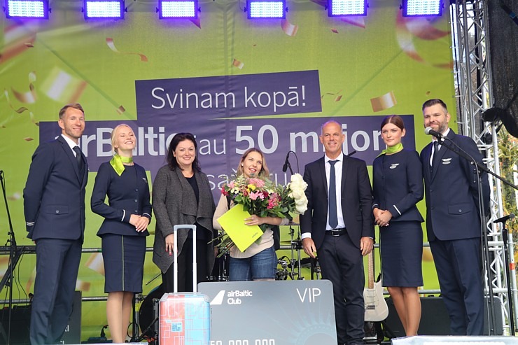 «airBaltic» lidostā «Rīga» svinīgi sagaida lidsabiedrības 50 000 000 pasazieri 322803