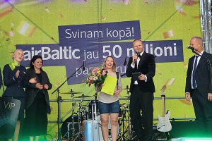 «airBaltic» lidostā «Rīga» svinīgi sagaida lidsabiedrības 50 000 000 pasazieri 10