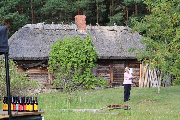 «Mūsdienu amatniecības tirgus 2022» pulcējas koka meistari Latvijas Etnogrāfiskajā brīvdabas muzejā 323202