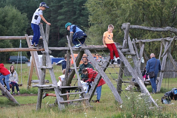 «Mūsdienu amatniecības tirgus 2022» dalībnieki un viesi izbauda ēdienus svaigā gaisā 323237