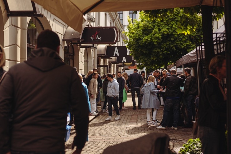 Ieskaties kā notiek restorāna «Buržujs» AUSTERU festivāls Berga Bazārā - šogad sestdien - 10.09 323553