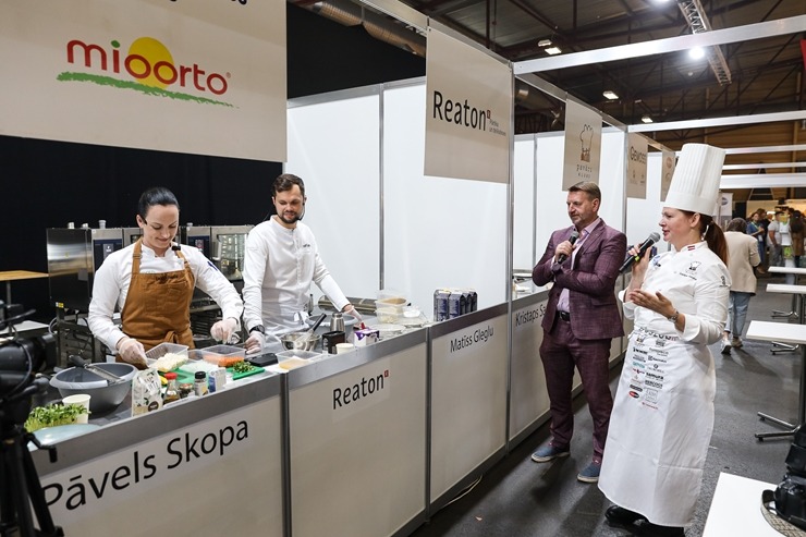 «Pavāru klubs» pārtikas izstādē «Riga Food» iepazīstina apmeklētājus ar jaunām garšām un to meistariem. Foto: Chef.lv 323592