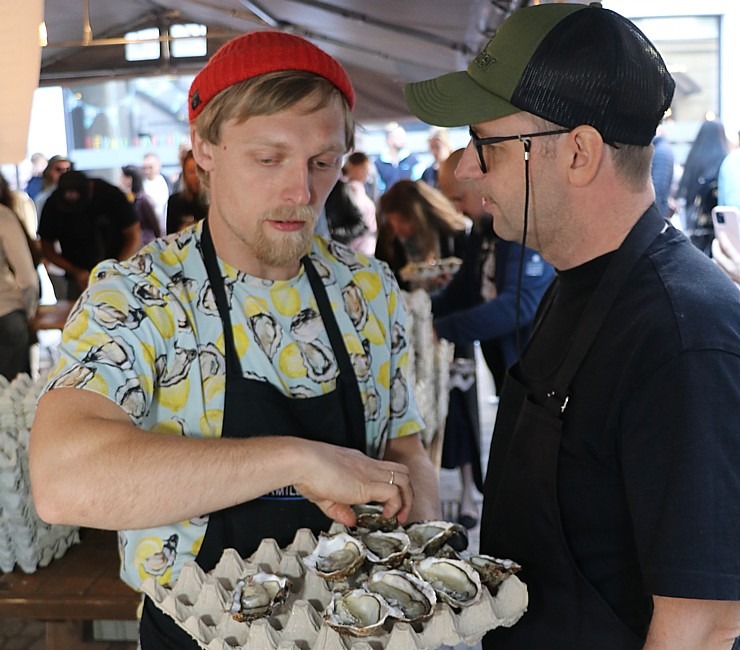 Restorāns «Buržujs» jau desmito reizi organizē grandiozu «Austeru festivālu» Berga bazārā  Restorāns «Buržujs» jau desmito reizi organizē grandiozu «Austeru festivālu» Berga bazārā 323709