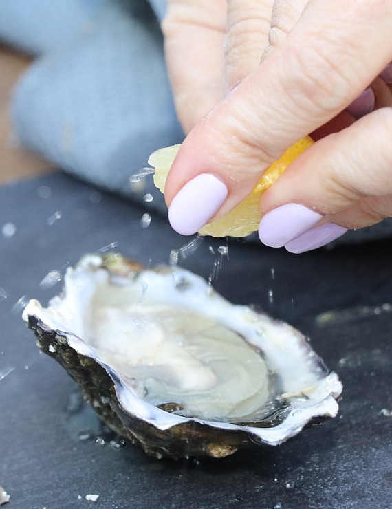 Restorāns «Buržujs» jau desmito reizi organizē grandiozu «Austeru festivālu» Berga bazārā  Restorāns «Buržujs» jau desmito reizi organizē grandiozu «Austeru festivālu» Berga bazārā 323722