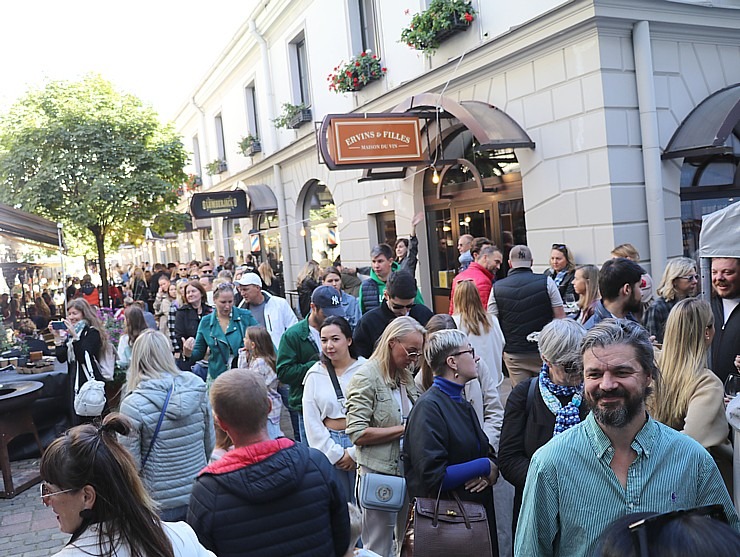 Restorāns «Buržujs» jau desmito reizi organizē grandiozu «Austeru festivālu» Berga bazārā  Restorāns «Buržujs» jau desmito reizi organizē grandiozu «Austeru festivālu» Berga bazārā 323729