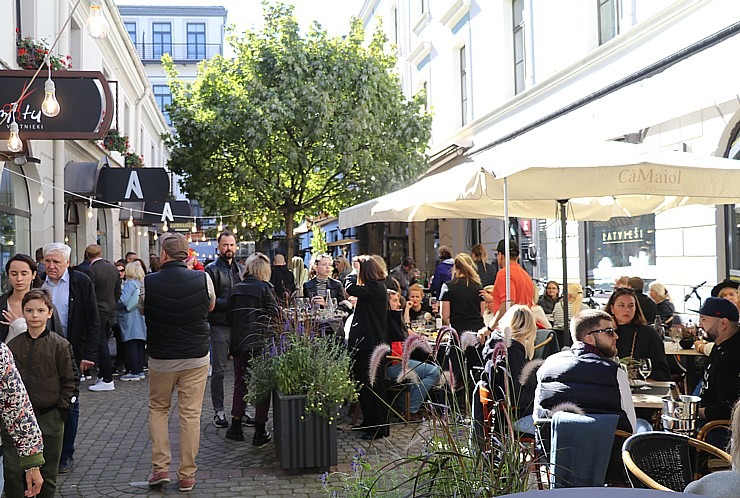 Restorāns «Buržujs» jau desmito reizi organizē grandiozu «Austeru festivālu» Berga bazārā  Restorāns «Buržujs» jau desmito reizi organizē grandiozu «Austeru festivālu» Berga bazārā 323688