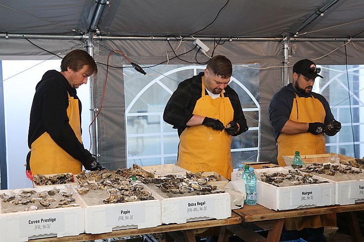 Restorāns «Buržujs» jau desmito reizi organizē grandiozu «Austeru festivālu» Berga bazārā  Restorāns «Buržujs» jau desmito reizi organizē grandiozu «Austeru festivālu» Berga bazārā 323691