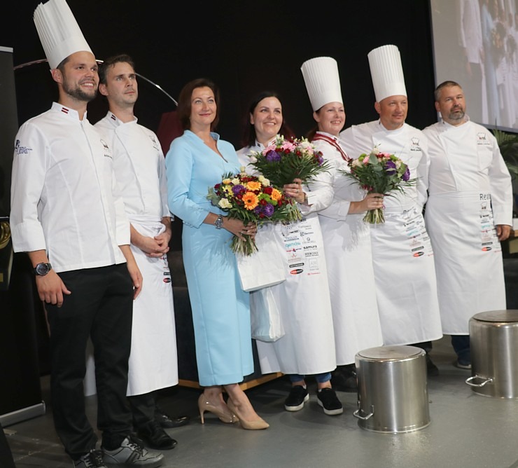 «Latvijas gada pavārs 2022» ir Nils Ģēvele un «Latvijas pavārzellis 2022» ir Agate Batraga 323751
