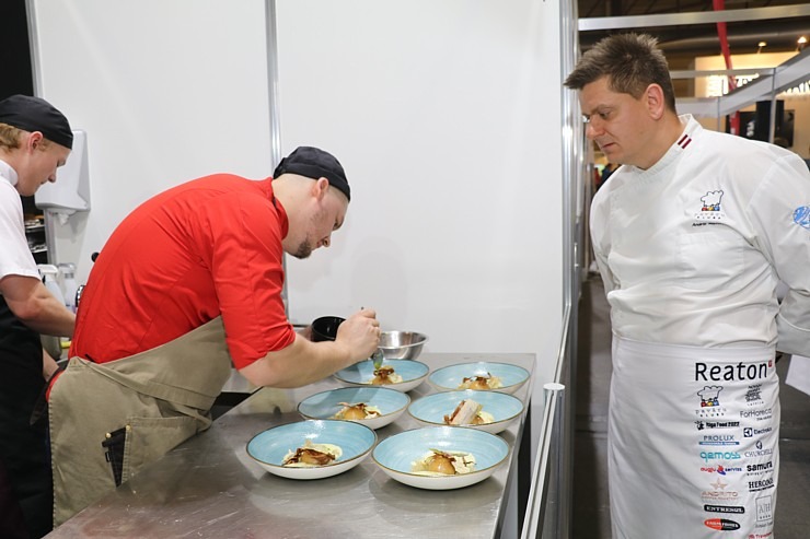 Daži fotomirkļi no pavāru konkursa «Latvijas gada pavārs 2022» aizkulisēm 323942