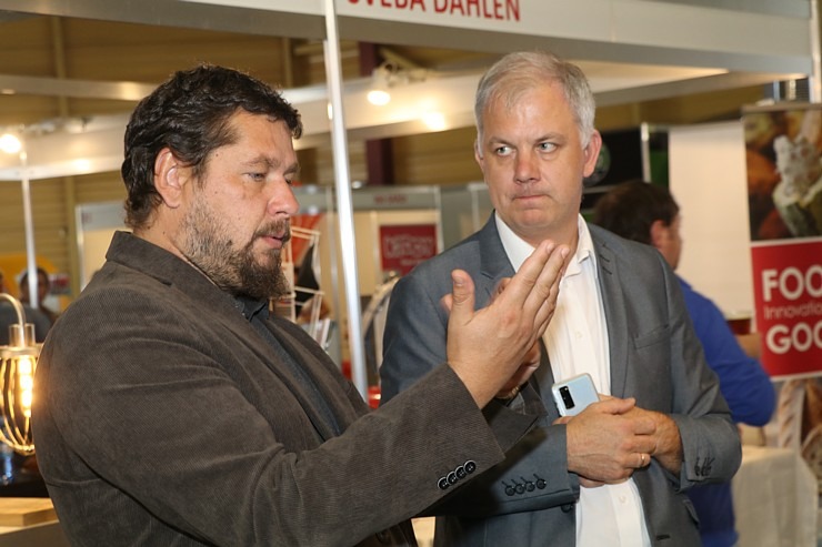 Daži fotomirkļi no pavāru konkursa «Latvijas gada pavārs 2022» aizkulisēm  Daži fotomirkļi no pavāru konkursa «Latvijas gada pavārs 2022» aizkulisēm 323965