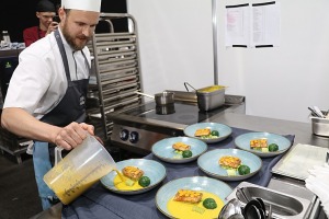 Daži fotomirkļi no pavāru konkursa «Latvijas gada pavārs 2022» aizkulisēm 14