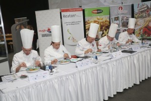 Daži fotomirkļi no pavāru konkursa «Latvijas gada pavārs 2022» aizkulisēm 24