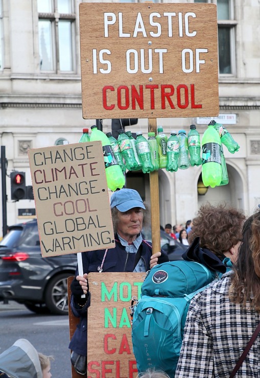 Travelnews.lv Londonā iepazīst demonstrācijas, izklaidi, baznīcas, kāzas un... 324690