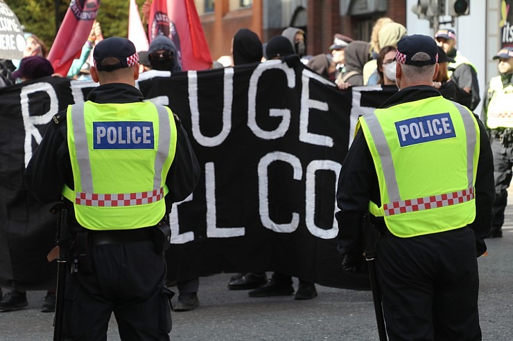 Travelnews.lv Londonā iepazīst demonstrācijas, izklaidi, baznīcas, kāzas un... 324683