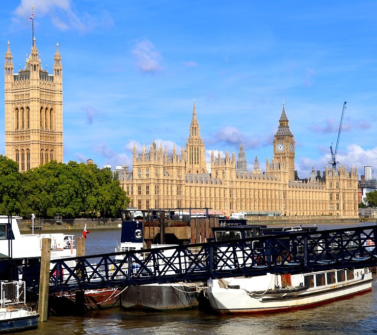 Travelnews.lv no visām pusēm aplūko Lielbritānijas parlamenta ēku un Londonas Bigbenu 324790