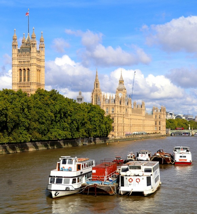 Travelnews.lv no visām pusēm aplūko Lielbritānijas parlamenta ēku un Londonas Bigbenu 324793