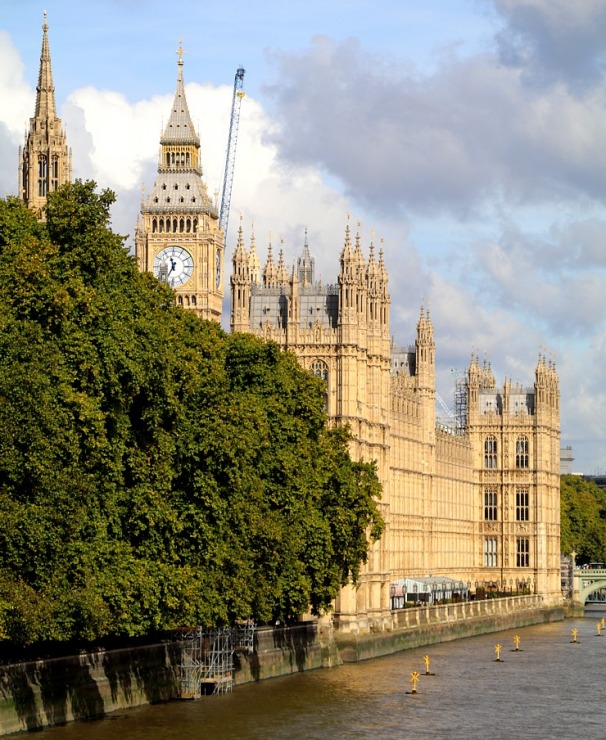 Travelnews.lv no visām pusēm aplūko Lielbritānijas parlamenta ēku un Londonas Bigbenu 324794