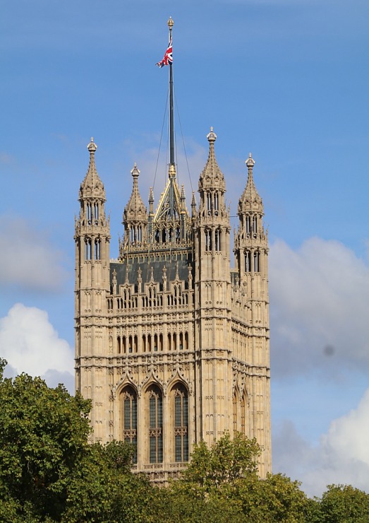 Travelnews.lv no visām pusēm aplūko Lielbritānijas parlamenta ēku un Londonas Bigbenu 324795