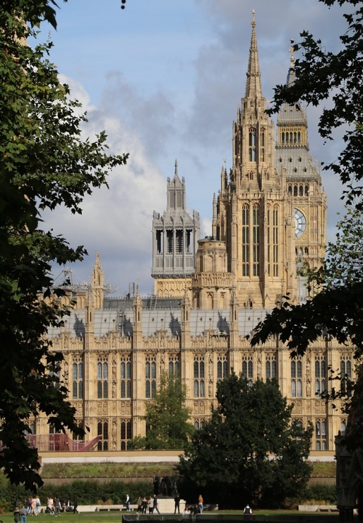 Travelnews.lv no visām pusēm aplūko Lielbritānijas parlamenta ēku un Londonas Bigbenu 324797