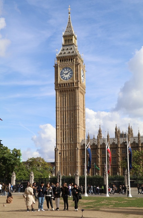 Travelnews.lv no visām pusēm aplūko Lielbritānijas parlamenta ēku un Londonas Bigbenu 324799
