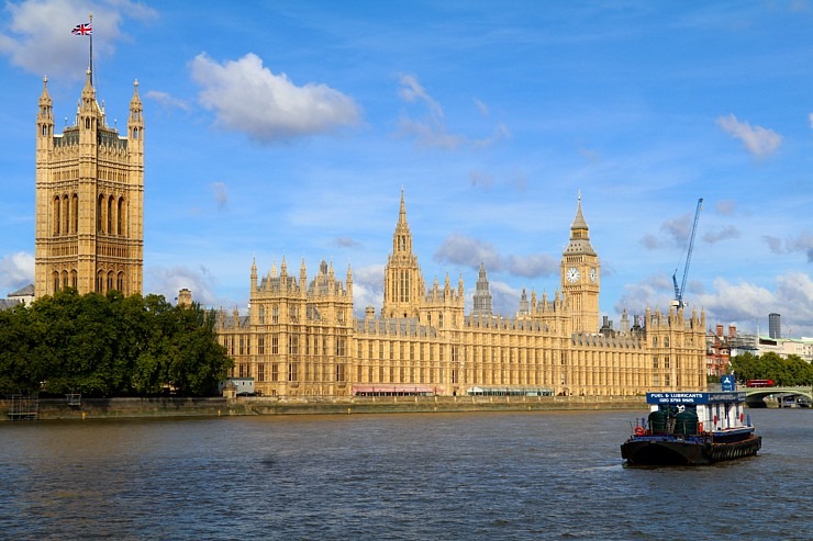 Travelnews.lv no visām pusēm aplūko Lielbritānijas parlamenta ēku un Londonas Bigbenu 324782