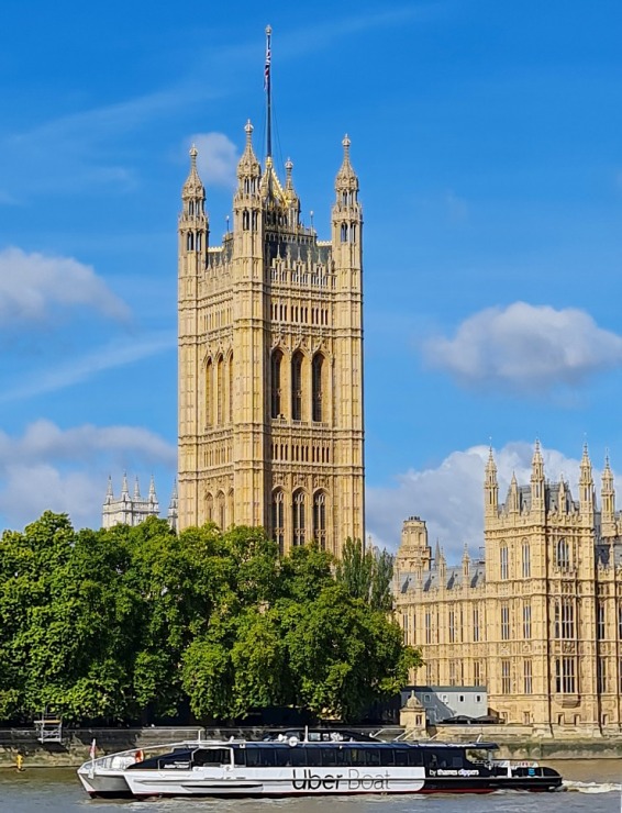 Travelnews.lv no visām pusēm aplūko Lielbritānijas parlamenta ēku un Londonas Bigbenu 324784