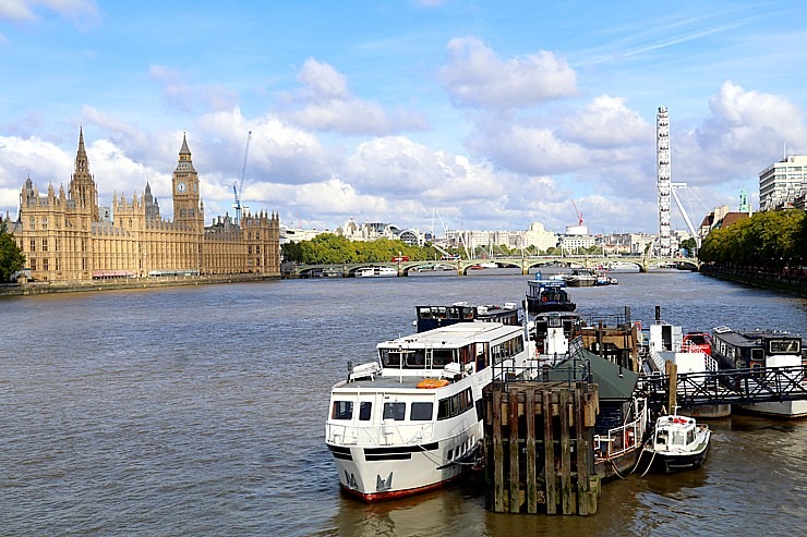 Travelnews.lv no visām pusēm aplūko Lielbritānijas parlamenta ēku un Londonas Bigbenu 324788