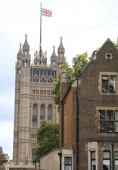 Travelnews.lv no visām pusēm aplūko Lielbritānijas parlamenta ēku un Londonas Bigbenu 18