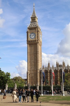 Travelnews.lv no visām pusēm aplūko Lielbritānijas parlamenta ēku un Londonas Bigbenu 19