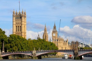 Travelnews.lv no visām pusēm aplūko Lielbritānijas parlamenta ēku un Londonas Bigbenu 3