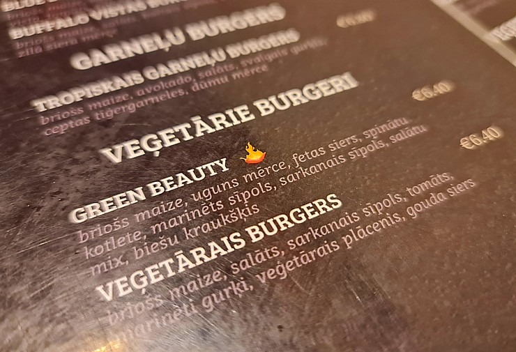 Travelnews.lv izbauda vienu no labākajiem Latvijas burgeriem «Uguns Cafe» Ikšķilē 324888
