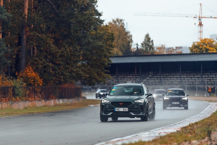 300 CUPRA automobiļu entuziasti satiekas ekskluzīvā pasākumā Biķernieku trasē 325064