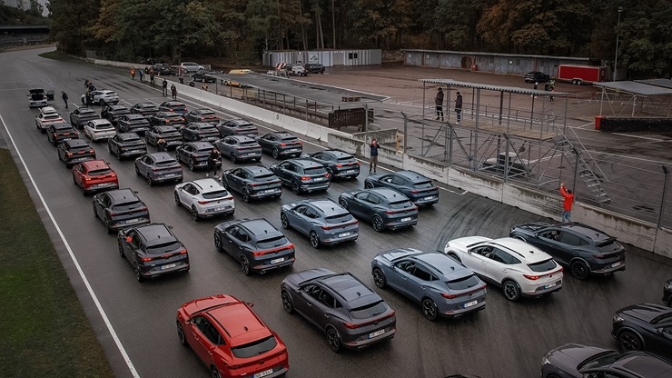 300 CUPRA automobiļu entuziasti satiekas ekskluzīvā pasākumā Biķernieku trasē 325053