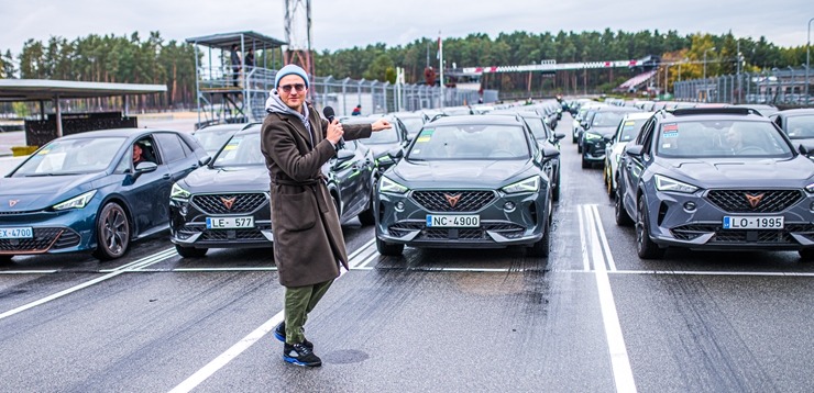 300 CUPRA automobiļu entuziasti satiekas ekskluzīvā pasākumā Biķernieku trasē 325056