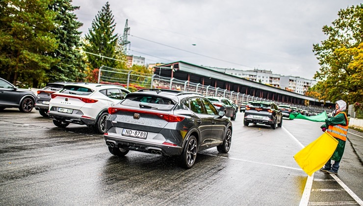 300 CUPRA automobiļu entuziasti satiekas ekskluzīvā pasākumā Biķernieku trasē 325058