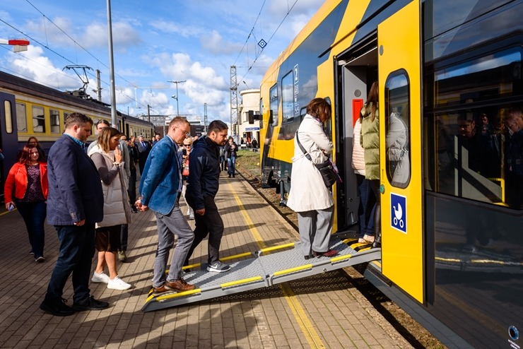 Latvijā atgādāts trešais jaunais elektrovilciens. Foto: pv.lv 325076