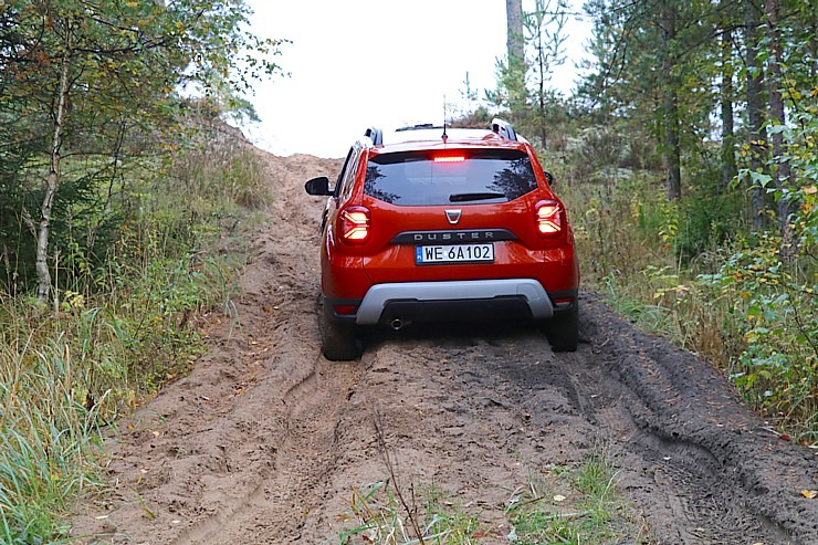 Travelnews.lv ar jauno «Dacia Duster Prestige 1.3 TCE 150 EDC» apceļo Latvijas laukus un mežus 325247