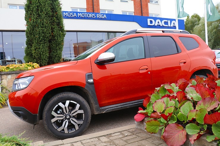 Travelnews.lv ar jauno «Dacia Duster Prestige 1.3 TCE 150 EDC» apceļo rudenīgo Rīgu 325451