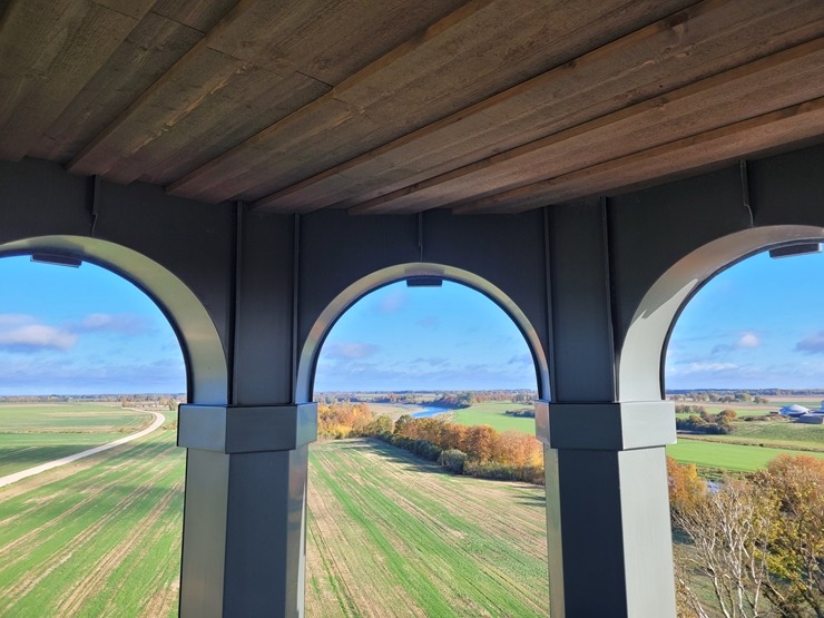 Latvijas apceļotājus pārsteidz atjaunotā Mežotnes baznīca Bauskas novadā. Foto: Ieva Bērziņa 325462