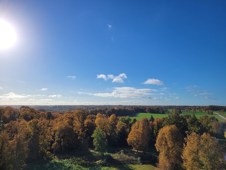 Latvijas apceļotājus pārsteidz atjaunotā Mežotnes baznīca Bauskas novadā. Foto: Ieva Bērziņa 325466