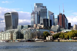 Travelnews.lv iepazīst augstceltnes un ielas ainavas Londonas tilta tuvumā 1