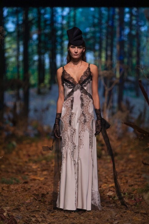 Rīgas modes nedēļā «Riga Fashion Week 2022» prezentējas «Amoralle» no Latvijas . Foto: Mark Litvyakov 325848