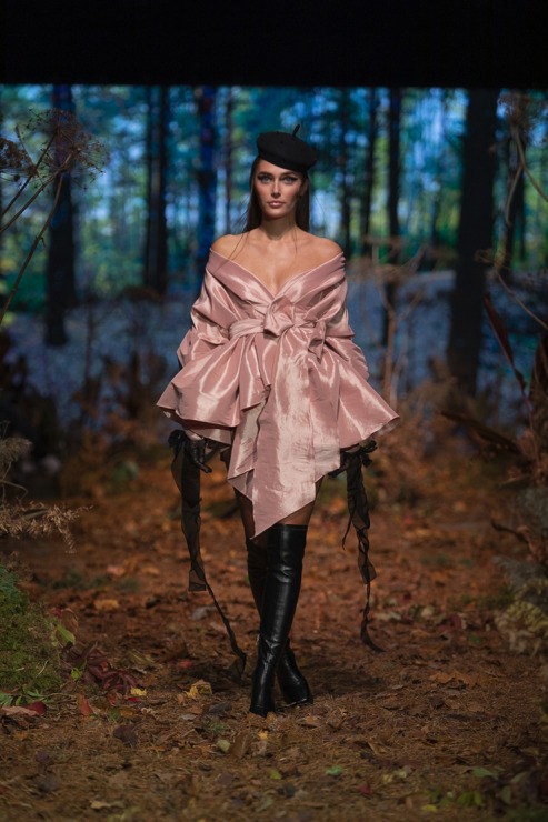 Rīgas modes nedēļā «Riga Fashion Week 2022» prezentējas «Amoralle» no Latvijas . Foto: Mark Litvyakov 325864