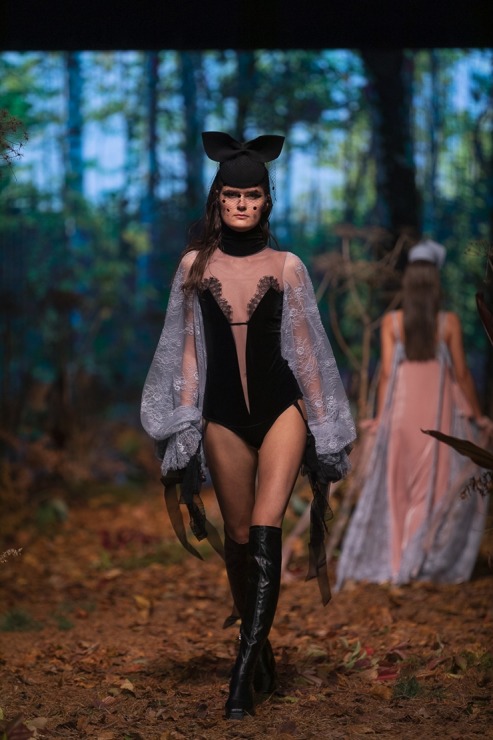 Rīgas modes nedēļā «Riga Fashion Week 2022» prezentējas «Amoralle» no Latvijas . Foto: Mark Litvyakov 325830