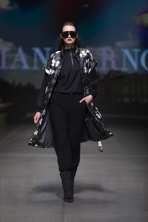 Rīgas modes nedēļā «Riga Fashion Week 2022» prezentējas «Diana Arno» no Igaunijas. Foto: Mark Litvyakov 326173