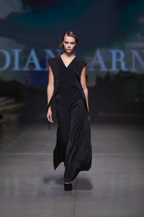Rīgas modes nedēļā «Riga Fashion Week 2022» prezentējas «Diana Arno» no Igaunijas. Foto: Mark Litvyakov 326179