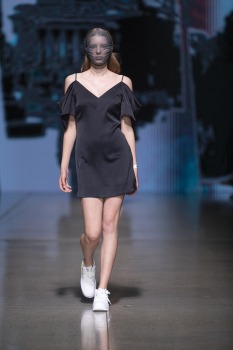 Rīgas modes nedēļā «Riga Fashion Week 2022» prezentējas «Natalija Jansone» no Latvijas. Foto: Mark Litvyakov 27