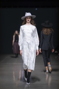 Rīgas modes nedēļā «Riga Fashion Week 2022» prezentējas «Iveta Vecmane» no Latvijas. Foto: Mark Litvyakov 39
